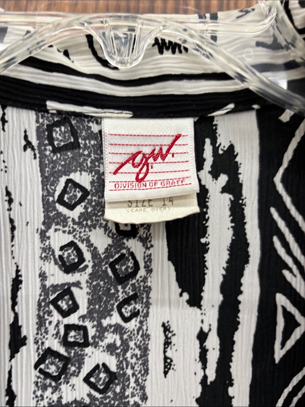 Black & White Printed Button-Down Shirt Jacket - Picture 4 of 6